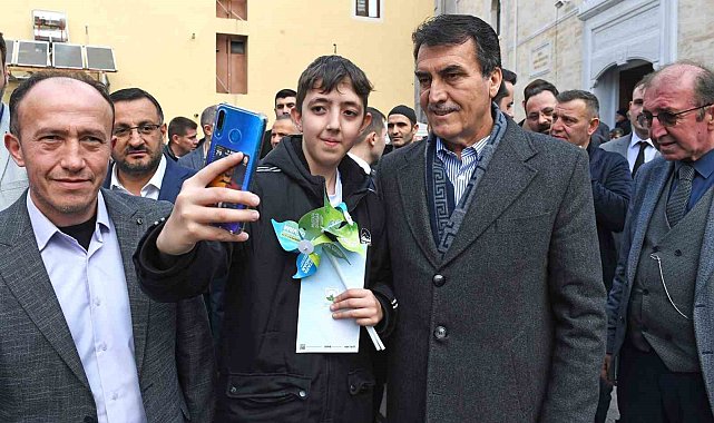 Başkan Dündar&#039;a sazlı sözlü karşılama