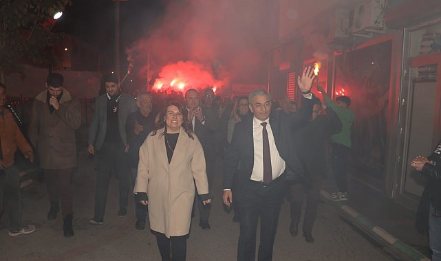 Başkan Kaplan, Koçarlı&#039;da meşalelerle karşılandı