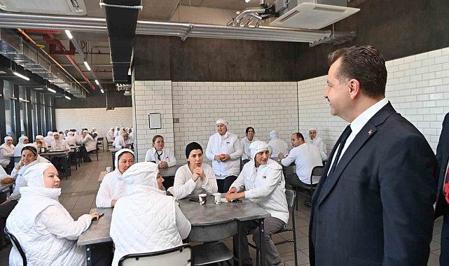 Başkan Yılmaz, ziyaret ettiği işçileri kahve içmeye davet etti