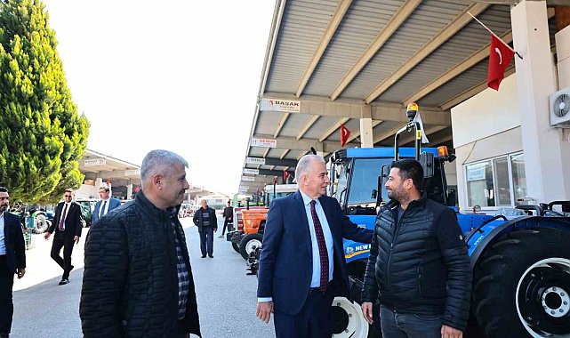 Başkan Zolan, Türkiye'nin ilk traktör galericileri sitesinde esnafla buluştu
