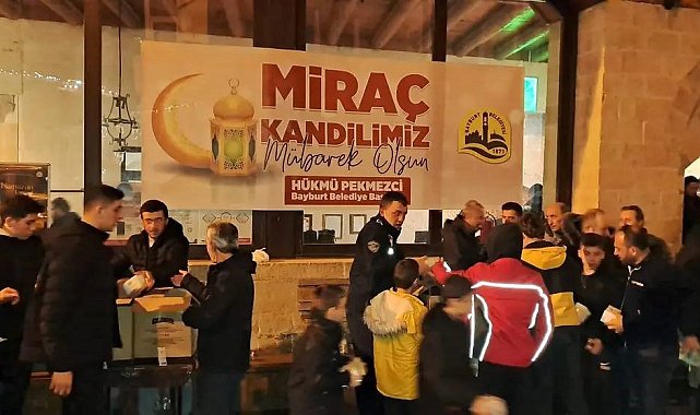 Bayburt Belediyesi kandil geleneğini devam ettirdi