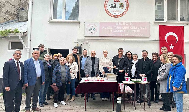 Berat kandili için 500 kişilik helva dağıttılar