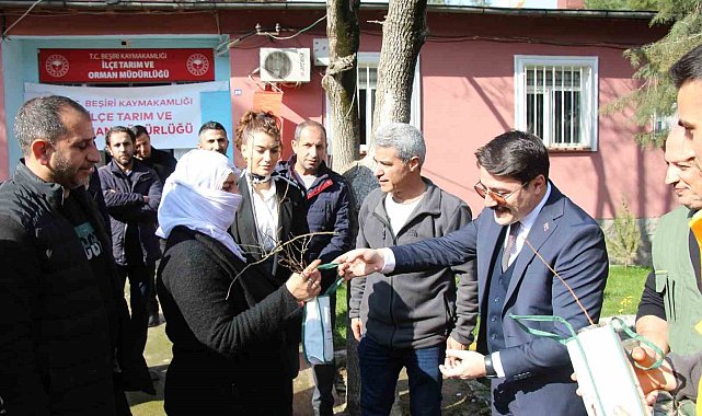 Beşiri'de çiftçilere ücretsiz 12 bin adet badem ve fıstık fidanı dağıtıldı
