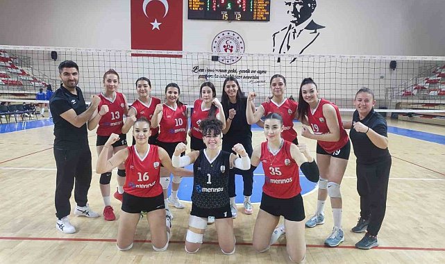 Besni GSK Kadın Voleybol Takımı Play-Off 'a galibiyetle başladı