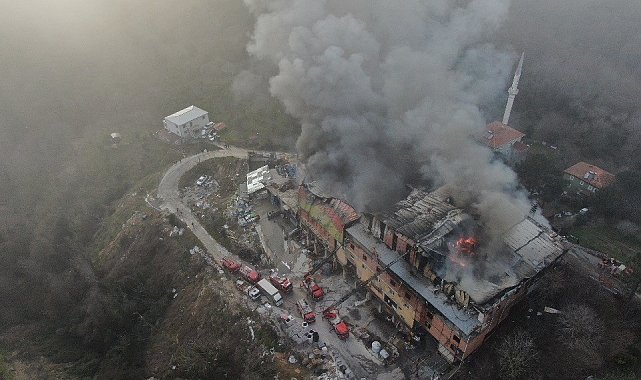 Beykoz'da fabrika yangını: Ekiplerin yangına müdahalesi sürüyor