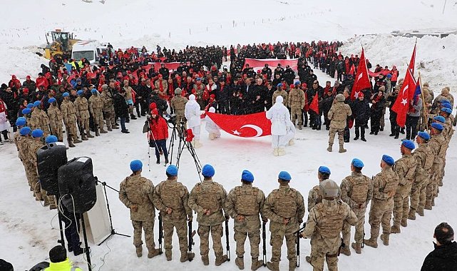 Binlerce Bayburtlu vatandaş Kop Şehitleri için yürüdü