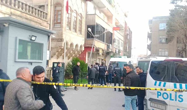 Boşanma aşamasında olduğu eşini öldürülüp, kendini vurdu