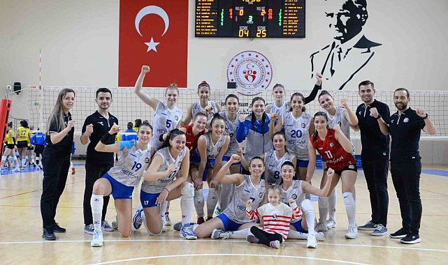 Bozüyük Belediyesi Eğitim ve Spor Kulübü Voleybol Takımı, yarı finale yükseldi