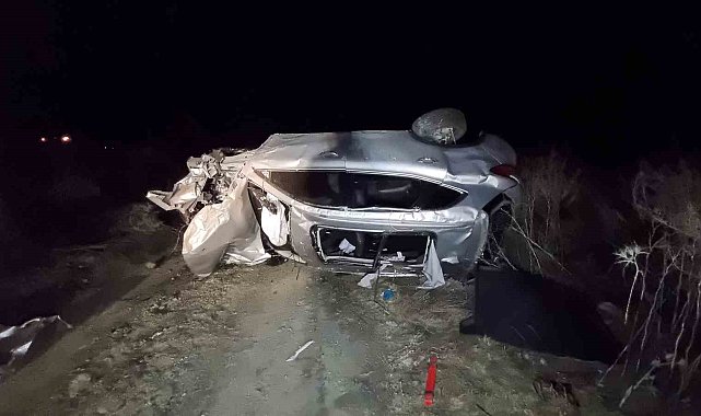 Burdur'da kontrolden çıkan otomobil şarampole devrildi: 2 ölü, 1 ağır yaralı