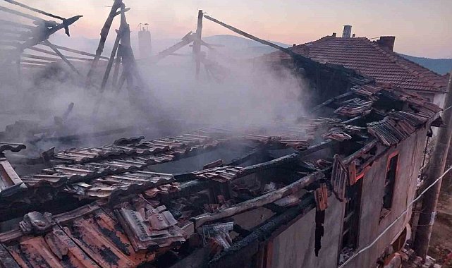 Burdur'da müstakil ev yangında kule döndü