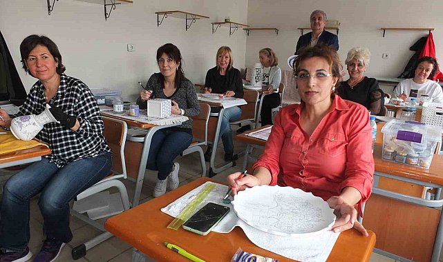 Burhaniye'de çini işlemeciliği kursu ilgi gördü
