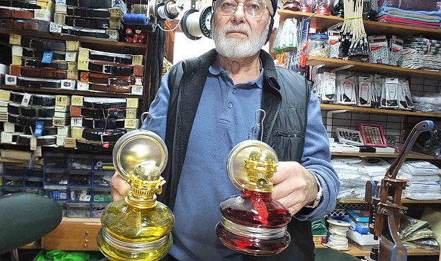 Burhaniye'de eski yılların gaz lambaları ilgi gördü