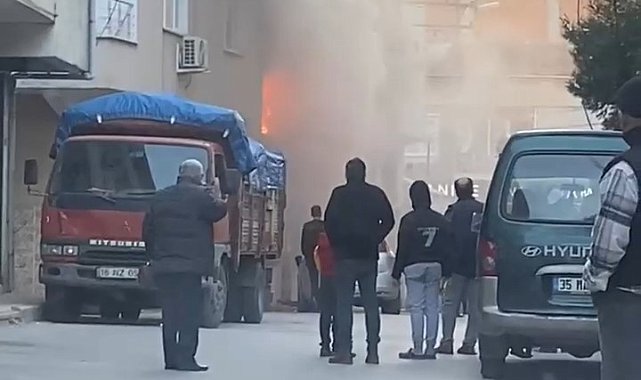 Bursa'da binanın 2. katı alev alev yandı