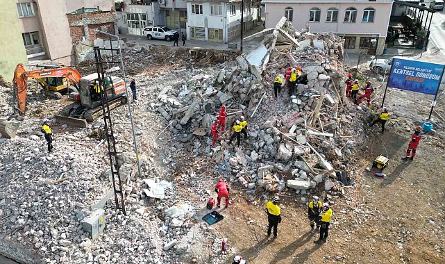 Bursa'da nefes kesen deprem tatbikatı...