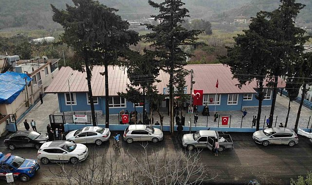 Bursa'dan Türkiye'ye açıldı, depremzedelere okul yaptırdılar
