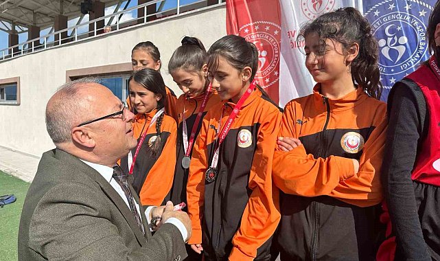 Büyük mücadelelere sahne olan atletizm müsabakaları tamamlandı