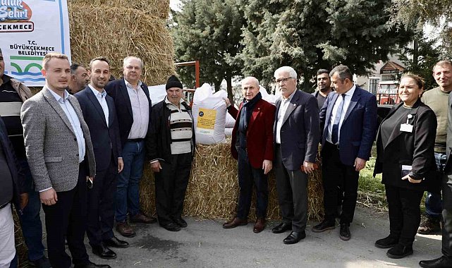 Büyükçekmeceli çiftçilere yem dağıtıldı