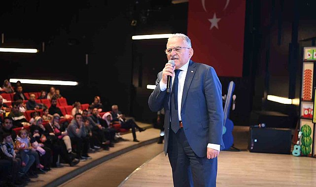 Büyükkılıç, miniklerin çocuk tiyatrosu mutluluğuna ortak oldu