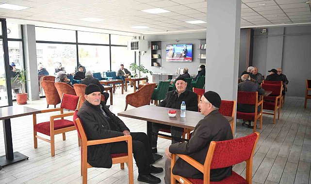 Büyükşehir'in Emekliler Kafeteryası kapılarını açtı