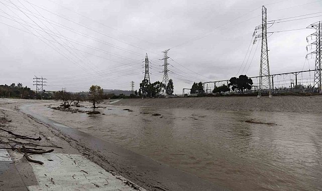 California'da fırtınada can kaybı 9'a yükseldi