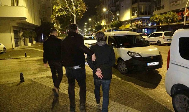 Çalmak istediği ayakkabının içinde evin anahtarını gören hırsız hedef büyüttü