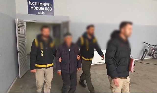 Camide çocuklara bıçak çeken yaşlı adam adli kontrolle serbest kaldı