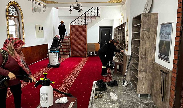 Camilerde Ramazan temizliği