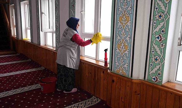 Camilerde temizlik çalışması başladı
