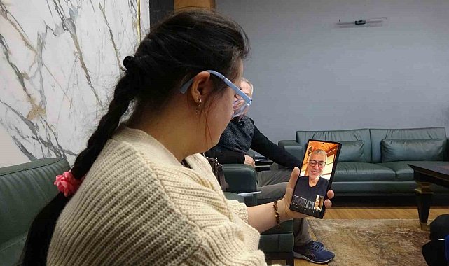 Çanakkale Emniyet Müdürü, down sendromlu Ecem'in Cengiz Kurtoğlu ile görüşme hayalini gerçekleştirdi