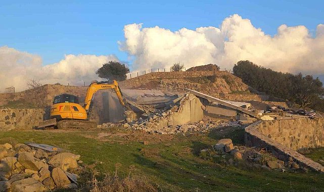 Çanakkale'de kaçak yapılar yıkılıyor