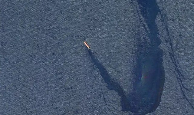 CENTCOM, Husilerin vurduğu İngiliz gemisinin yeni fotoğrafını yayınladı