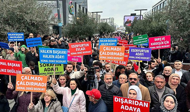 CHP'den yeniden aday gösterilmeyen Esenyurt Belediye Başkanı Bozkurt'a vatandaşlardan destek