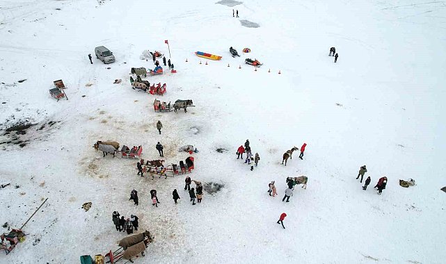 Çıldır Gölü'nde hafta sonu yoğunluğu