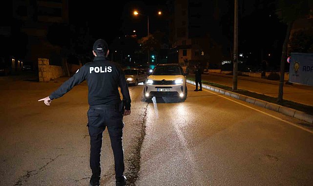 Çukurova polisi giriş-çıkışı kapattığı mahallede uygulama yaptı