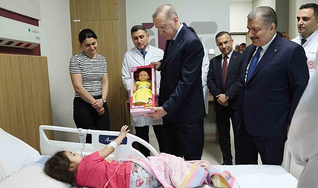 Cumhurbaşkanı Erdoğan açılışını yaptığı hastanede tedavi gören çocukları ziyaret etti