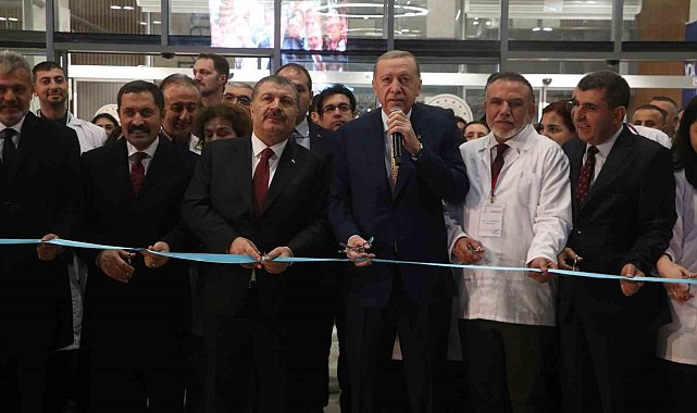 Cumhurbaşkanı Erdoğan: "85 milyon, asrın birlikteliğini sergileyerek şehirlerimizi en kısa sürede ayağa kaldırmanın yollarını arayacağız"