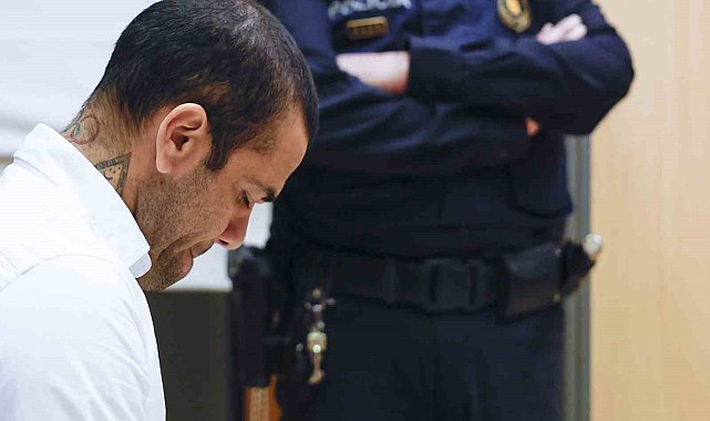 Dani Alves'e cinsel saldırı suçundan 4 yıl 6 ay hapis cezası verildi