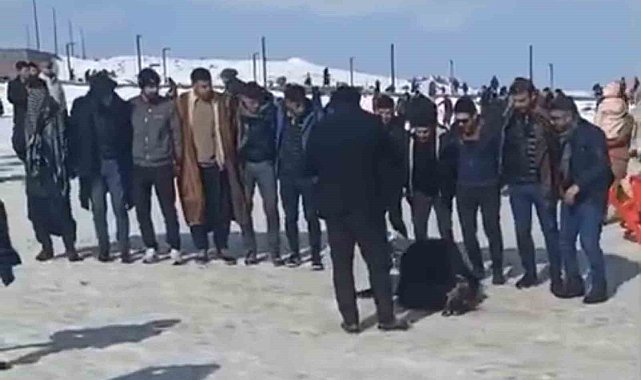 Davul çalarken kalp krizi geçirdi, hayatını kaybetti