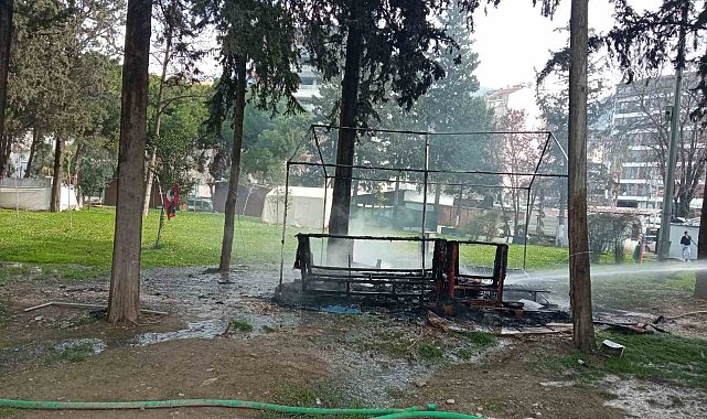 Defne'de yanan çadır kül oldu