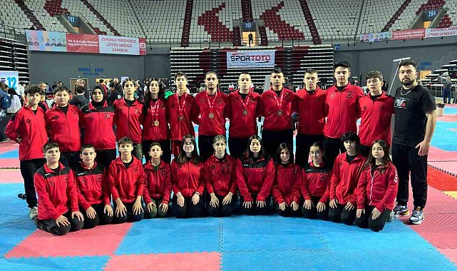 Denizlili Kick Boks takımı 2 Türkiye şampiyonluğu aldı