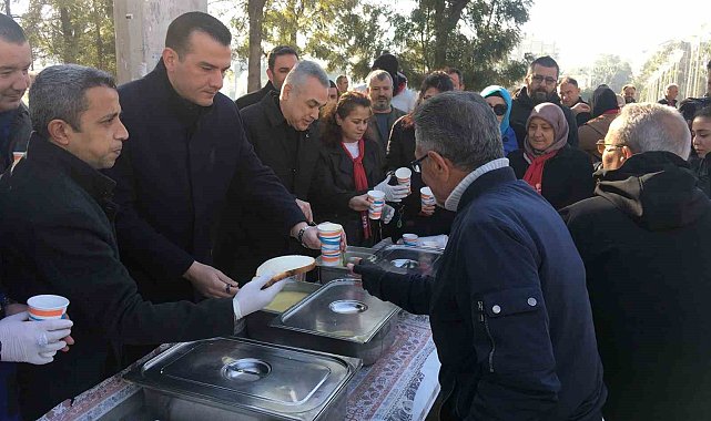 Depremde hayatını kaybedenler adına çorba dağıtıldı