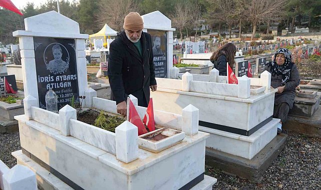 Depremde oğlu, gelini ve torunu kaybetti, kelimeler boğazına düğümlendi