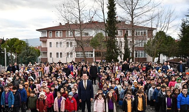 Depremlerde hayatını kaybedenler okullarda anıldı