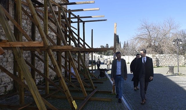 Didim Kaymakamı Kurucu, tarihi binadaki restorasyonu inceledi