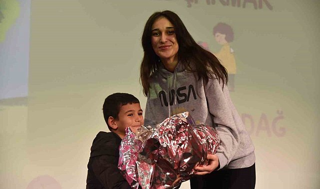 Dilek Ağacı projesi ile öğrenciler arasında paylaşma duygusu gelişiyor