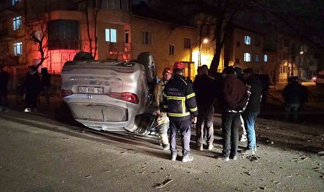 Direksiyon başında fenalaştı, otomobiliyle direğe çarpıp takla attı