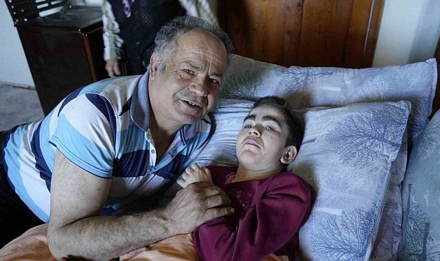Doktorların "15 yaşını göremez" dediği engelli kızı şimdi 28 yaşında