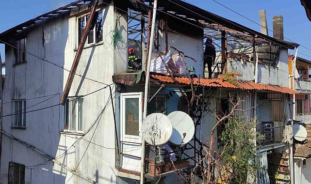 Döndüğünde tamir ettiği çatıyı yanarken buldu