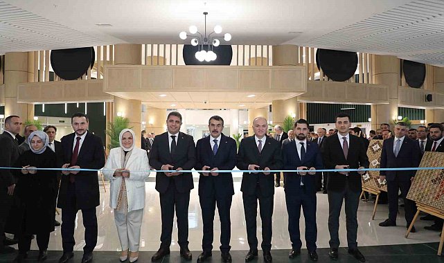 Düzce'nin sanat yuvasını Bakan Tekin açtı