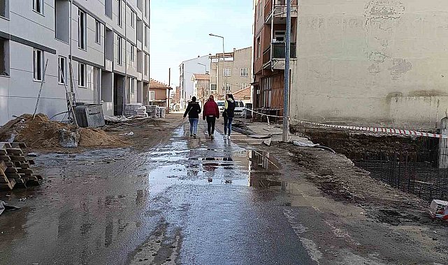 Edirne'de bozuk yollar ve su kesintileri vatandaşı canından bezdirdi